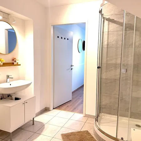 Chloe - 1 Apartment *